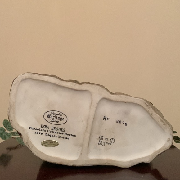 📌 Empty EZRA BROOKS Tiger Decanter - Genuine Heritage China Liquor Bottle - Picture 4 of 6